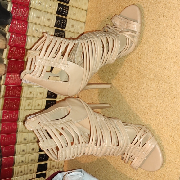 Tan high heels! - Picture 3 of 4